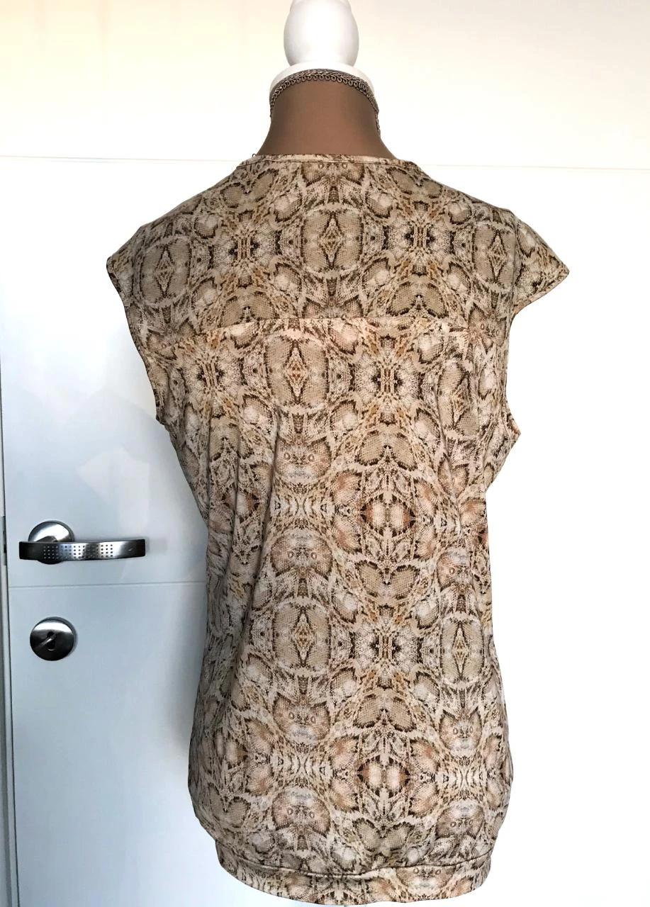 Senso B40 bonita blusa sin mangas con cadena plateada. – photo 5